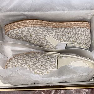There very comfortably and very unique. Size is 8/5 for women.Michael Kors.